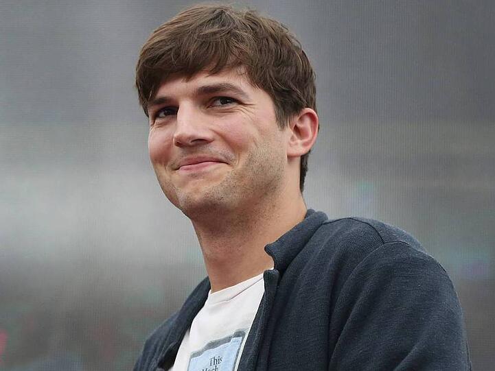 Ashton Kutcher steht das Glück ins Gesicht geschrieben