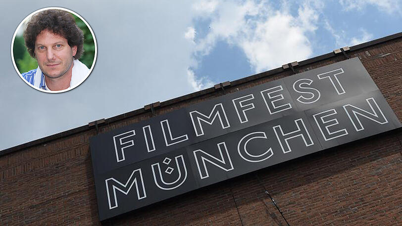 Der Schriftzug des Filmfest München an einem Gebäude.