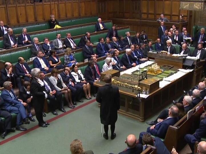 Blick in das britische Unterhaus: Ein schottisches Berufungsgericht hat die Zwangspause des britischen Parlaments für unrechtmäßig erklärt.