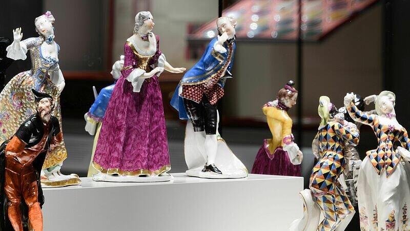 Porzellanfiguren Isabella und Octavio von Bustelli. Porzellanfiguren Isabella und Octavio von Bustelli.