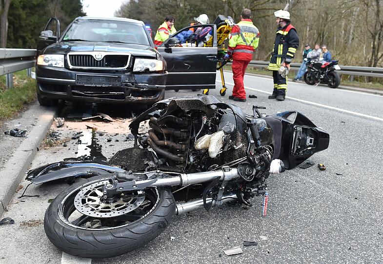 Der 55-Jährige starb noch an der Unfallstelle. (Symbolbild)