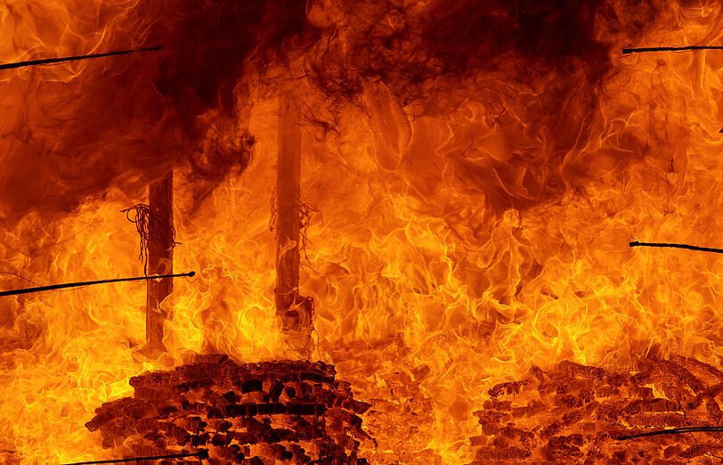 Großbrandversuch der Technischen Universität München: Bei dem Versuch wurde ein Wohnungsbrand in einem Holzhaus simuliert.