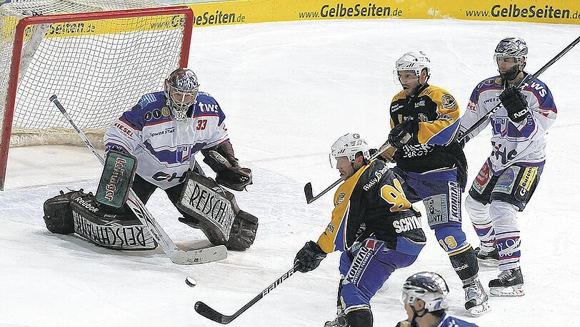 Eine klare Sache: Der EHC München um Stürmerstar Martin Schymainski (Nummer 88) gewann das erste Habfinalspiel gegen Ravensburg mit 5:2. Eine klare Sache: Der EHC München um Stürmerstar Martin Schymainski (Nummer 88) gewann das erste Habfinalspiel gegen Ravensburg mit 5:2.