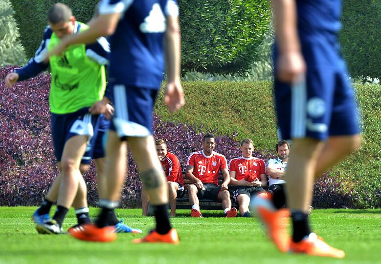Die Bilder vom Besuch der Bayern auf dem Schalke-Trainingsgelände.