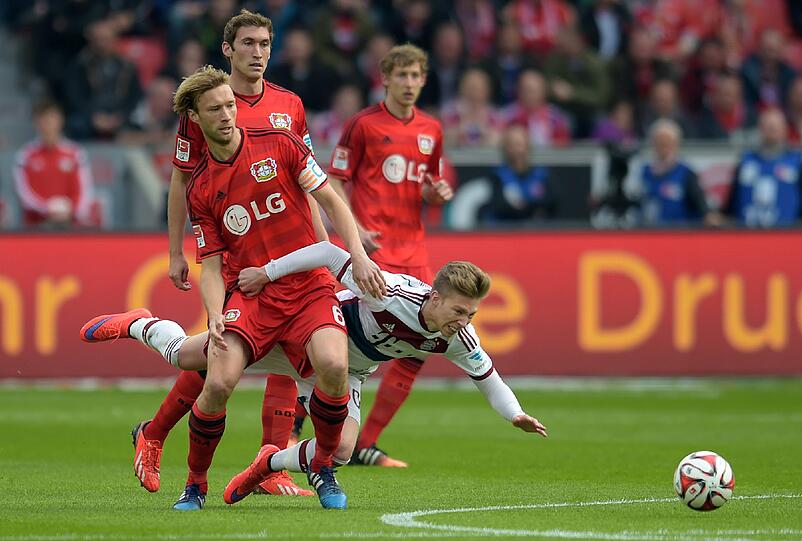 MITCHELL WEISER - NOTE 4 - Ein Bundesliga-Dauerbrenner der letzten Wochen, der jedoch auch im Pokal-Halbfinale ran durfte. In Leverkusen in der Rückwärtsbewegung mit großen Problemen gegen die schnellen Wendell und Bellarabi. Nach vorne mutig und mit einigen guten Ideen.