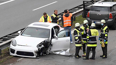 An dem Porsche entstand bei dem Unfall Totalschaden von rund 50.000 Euro.