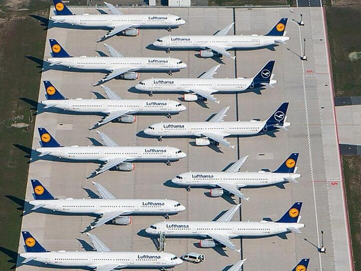 Lufthansa-Maschinen parken am zukünftigen Hauptstadtflughafen BER.