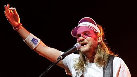 Es gibt viele Lieder, die f&uuml;r Fans eine tiefere Bedeutung h&auml;tten als "54, 74, 90, 2006", so der Frontmann. (Archivbild)