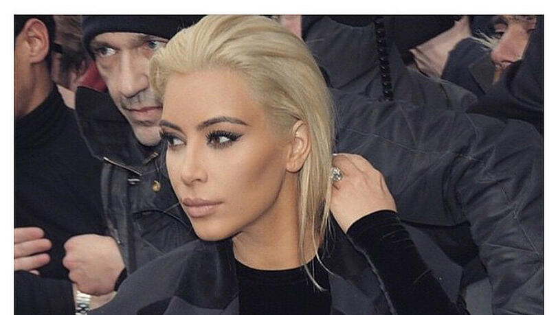 Ist Kim Kardashian eine kontrollsüchtige Puppenspielerin? Ist Kim Kardashian eine kontrollsüchtige Puppenspielerin?