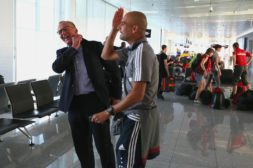 Die Stars des FC Bayern auf dem Weg nach China - die Bilder vom Flughafen München.