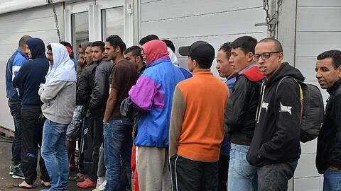 Schon fast 800 000 Asylbewerber in Deutschland.