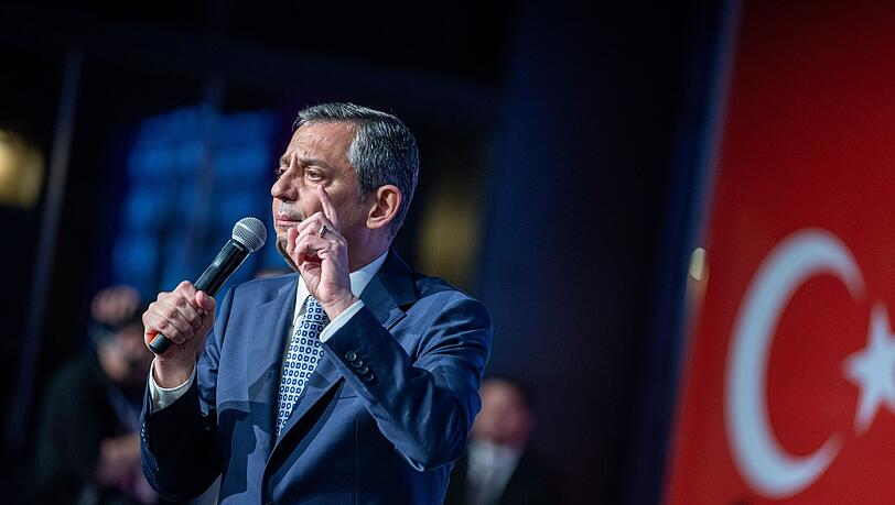 Özel drohte die Absetzung in dem von einem ehemaligen Parteimitglied angestrengten Verfahren. (Archivbild) Özel drohte die Absetzung in dem von einem ehemaligen Parteimitglied angestrengten Verfahren. (Archivbild)