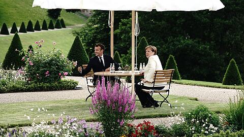 Auch Kanzlerin Merkel empfing G&auml;ste wie Frankreichs Pr&auml;sident Macron in Meseberg. (Archivbild)