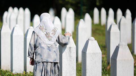 1995 ereignete sich in Sreberenica eines der schlimmsten Kriegsverbrechen in Europa seit dem Zweiten Weltkrieg. Aigner will hier einen Kranz zum Gedenken an die mehr als 8.000 Opfer niederlegen. (Archivbild)