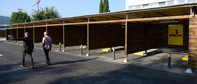 Irres Projekt in Zürich: In sogenannten Sex-Boxen gibt es jetzt spezielle Dienste nur für Autofahrer. Die Regeln für die Nutzung der Carports stehen auf Piktogrammen.