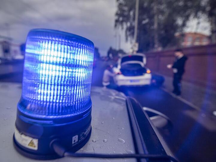 Polizeieinsatz im Zug in Bayern. Foto: Boris Roessler/Archivbild