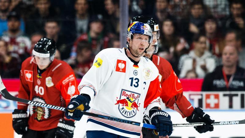 Michael Wolf, Kapitän des EHC Red Bull München, nach dem Spiel. Foto: Mathias Bergeld Michael Wolf, Kapitän des EHC Red Bull München, nach dem Spiel. Foto: Mathias Bergeld