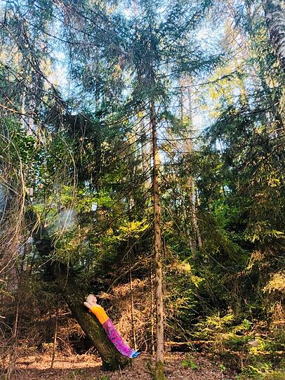 Waldbaden: Kimberly Hagen nennt die Spaziergänge im Wald "die besten Therapiestunden meines Lebens". Denn: "Die Natur schenkt Kraft und fragt mich nicht, wie es mir geht."