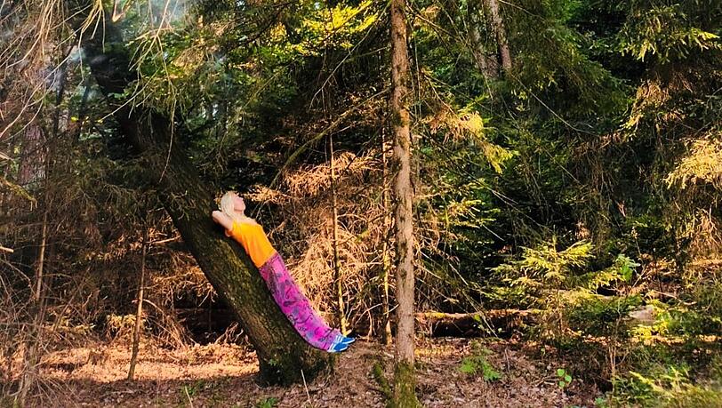 Waldbaden: Kimberly Hagen nennt die Spaziergänge im Wald "die besten Therapiestunden meines Lebens". Denn: "Die Natur schenkt Kraft und fragt mich nicht, wie es mir geht." Waldbaden: Kimberly Hagen nennt die Spaziergänge im Wald "die besten Therapiestunden meines Lebens". Denn: "Die Natur schenkt Kraft und fragt mich nicht, wie es mir geht."