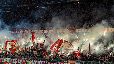 Spektakulär – aber bei der UEFA auf dem Index. Droht dem FC Bayern, nach der erneuten Pyro-Show, wieder ein Fan-Ausschluss?