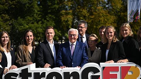 Bundespr&auml;sident Frank-Walter Steinmeier (M) unterst&uuml;tzt die Olympia-Bewerbung.