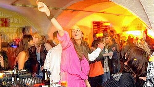 Die lange Nacht der Musik, hier die Unilounge am Geschwister Scholl Platz. Die lange Nacht der Musik, hier die Unilounge am Geschwister Scholl Platz.