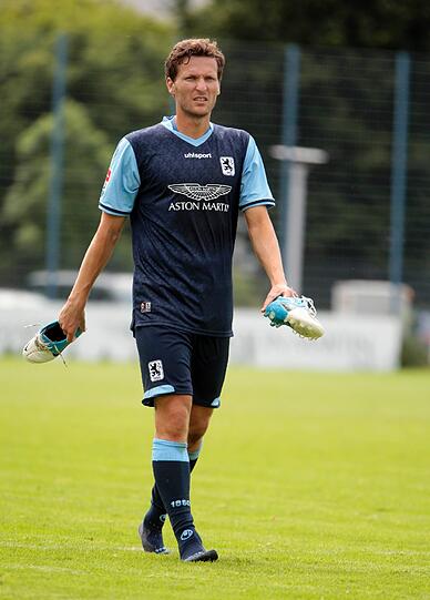 Erstes Training der Löwen in der neuen Trikot-Kollektion von uhlsport - sehen Sie hier die Bilder von der Grünwalder Straße.