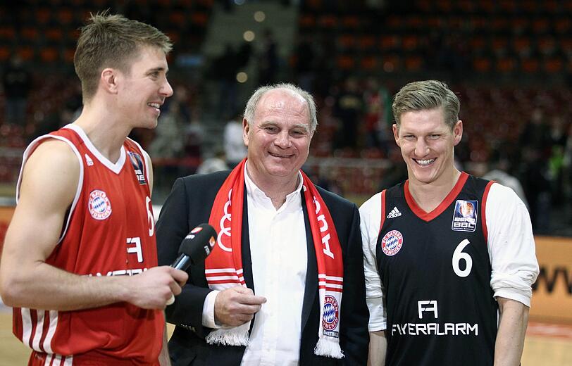 Kapitän Steffen Hamann, Präsident Bastian Schweinsteiger und Nummer-eins-Fan Bastian Schweinsteiger.