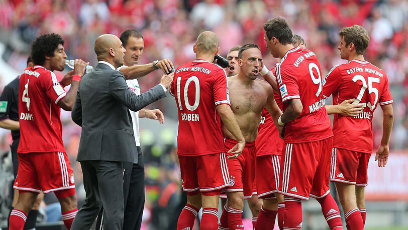28 Mal hintereinander ungeschlagen: Die Bayern stellten mit dem Sieg gegen Nürnberg einen neuen Vereinsrekord auf. 28 Mal hintereinander ungeschlagen: Die Bayern stellten mit dem Sieg gegen Nürnberg einen neuen Vereinsrekord auf.