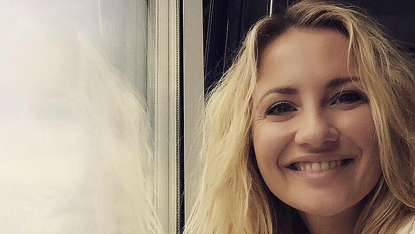 Am Wochenende dürfte Ania Niedieck noch viel mehr gestrahlt haben. Sie hat ihren Verlobten Chris geheiratet Am Wochenende dürfte Ania Niedieck noch viel mehr gestrahlt haben. Sie hat ihren Verlobten Chris geheiratet