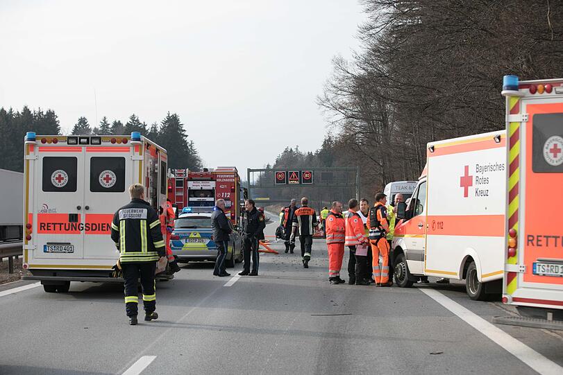 Auf der A8 ist am Mittwochnachmittag ein schwerer Unfall passiert. Ein Geisterfahrer raste in den Gegenverkehr.