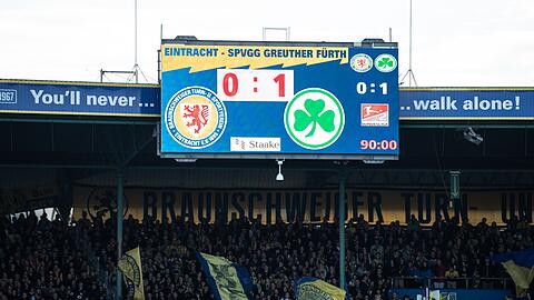 Blick auf die Anzeigetafel mit dem Endergebnis 0:1.