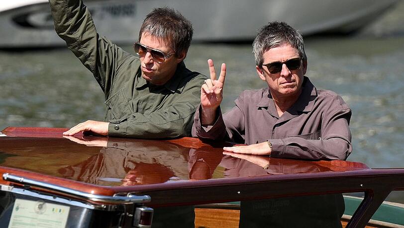 Liam (li.) und Noel Gallagher wollen die Ver&ouml;ffentlichung der "Desk Tapes" verhindern.