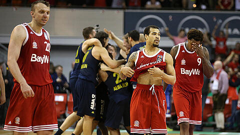 Frust pur bei den Bayern-Basketballern Dusko Savanovic, Justin Cobbs und Deon Thompson (von links).