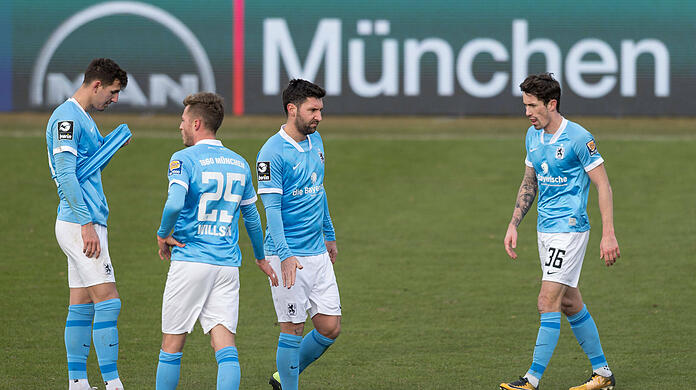 Marius Willsch (2.v li.) und Stefan Salger (3. v. li.) fehlen gegen die SpVgg Unterhaching.