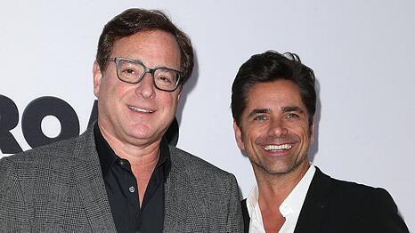 John Stamos (r.) erinnert an seinen verstorbenen Freund Bob Saget.