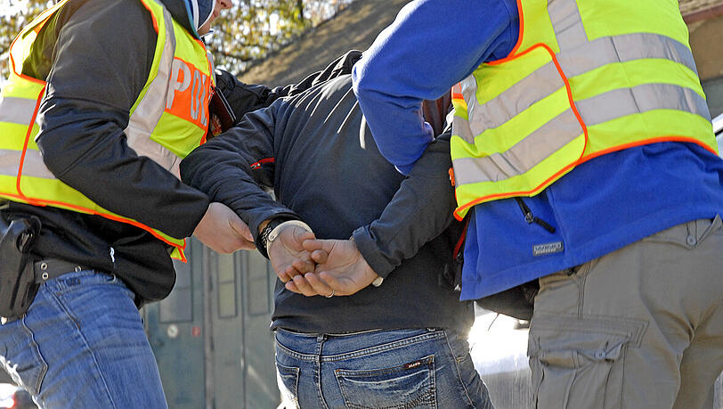 Die Polizei konnte einen schweren Raub aufklären. Die Polizei konnte einen schweren Raub aufklären.