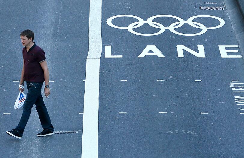 Die "Olympic Lane": Während der Olympischen Spiele gibt es auf vielen Straßen Londons eine extra Fahrspur für Teilnehmer und Verantwortliche der Olympischen Spiele.