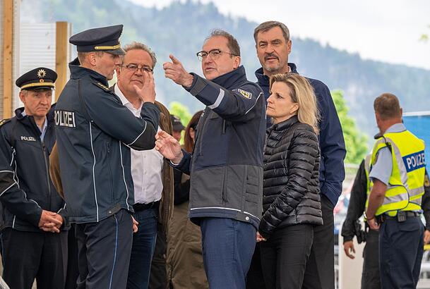 Bundesinnenminister Alexander Dobrindt besucht gemeinsam mit Markus Söder (beide CSU), die Grenze zu Österreich. Bundesinnenminister Alexander Dobrindt besucht gemeinsam mit Markus Söder (beide CSU), die Grenze zu Österreich.