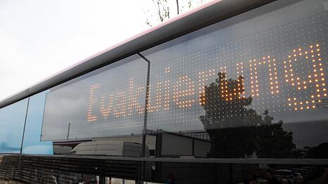 Von der Evakuierung sind unter anderem ein Hotel und eine Tankstelle betroffen. (Symbolbild)