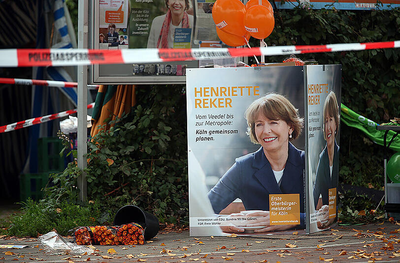 Bilder vom Tatort in Köln. Die OB-Kandidatin Henriette Reker wurde bei einem Messerangriff schwer verletzt.