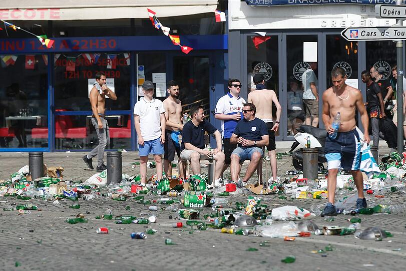 In Marseille kam es zu schweren Krawallen in der Innenstadt. Böller und Glasflaschen flogen.