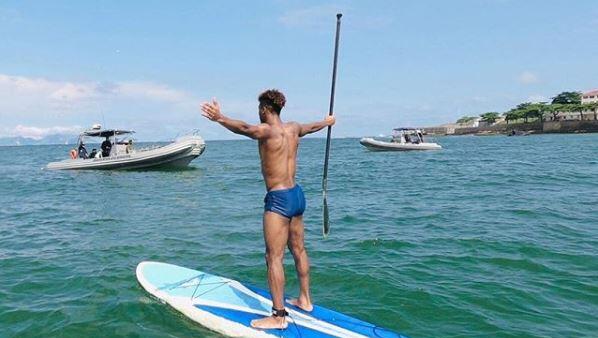 Kingsley Coman beim Stand Up Paddling. Kingsley Coman beim Stand Up Paddling.
