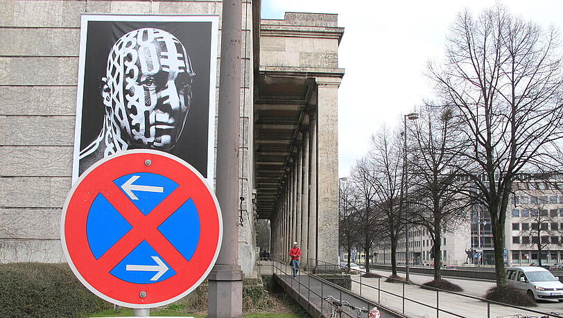 Szenen vor dem Haus der Kunst.
