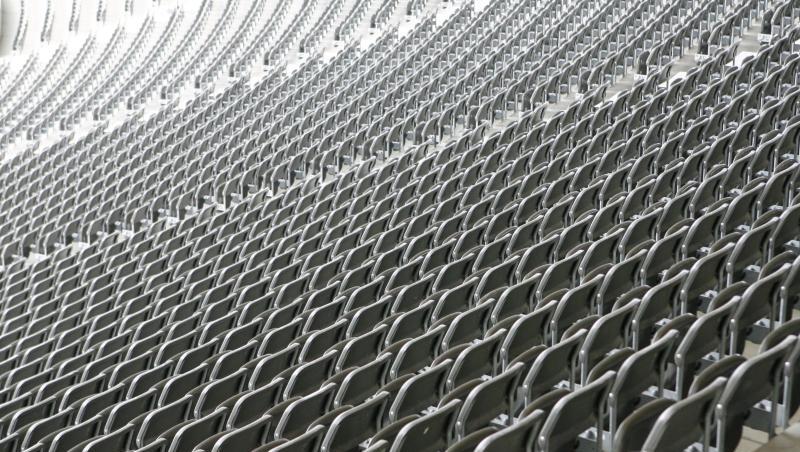 Geisterspiele und sogar Spielabsagen rücken in den Fußball-Bundesligen und Europapokal-Wettbewerben immer näher. Geisterspiele und sogar Spielabsagen rücken in den Fußball-Bundesligen und Europapokal-Wettbewerben immer näher.