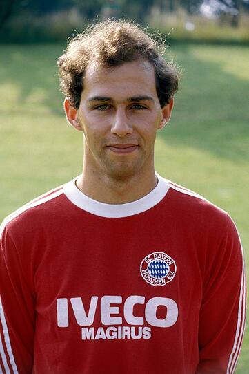 Sein Vertrag bei den Löwen war allerdings nicht Maurers erstes Engagement bei einem Münchner Fußballclub. In der Saison 83/84 lief Reiner Maurer sieben Mal für den FC Bayern in der Bundesliga auf.