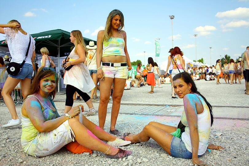 Bunter geht nicht: Das Holi One Color Festival in Riem. Die Bilder.