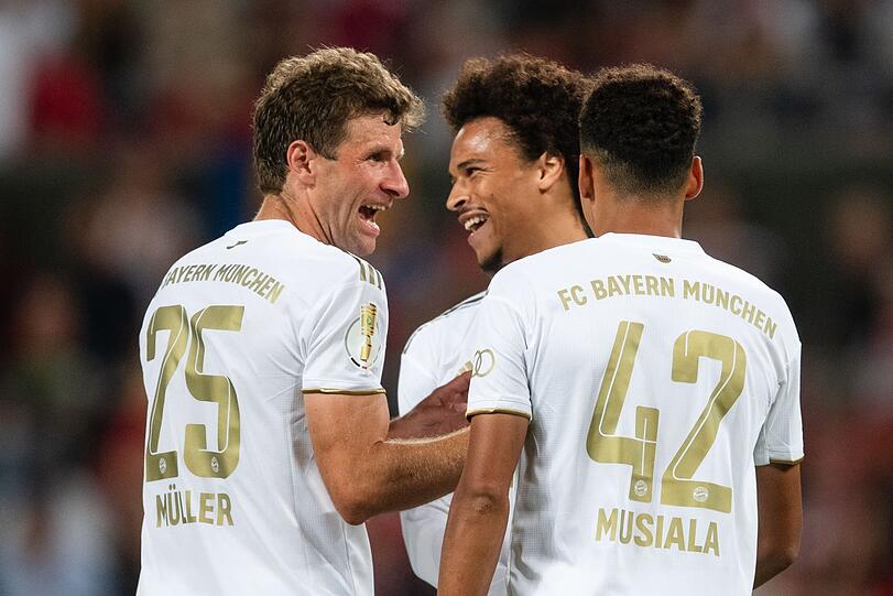 632 Pflichtspiele für den FC Bayern: Thomas Müller (l.).