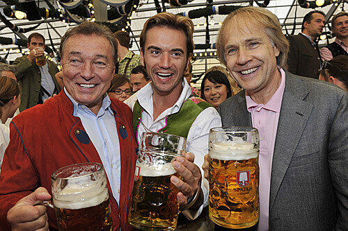 Die Volksmusikfraktion: Sänger Karel Gottt (l-r), Moderator Florian Silbereisen und der französische Pianist Richard Clayderman.