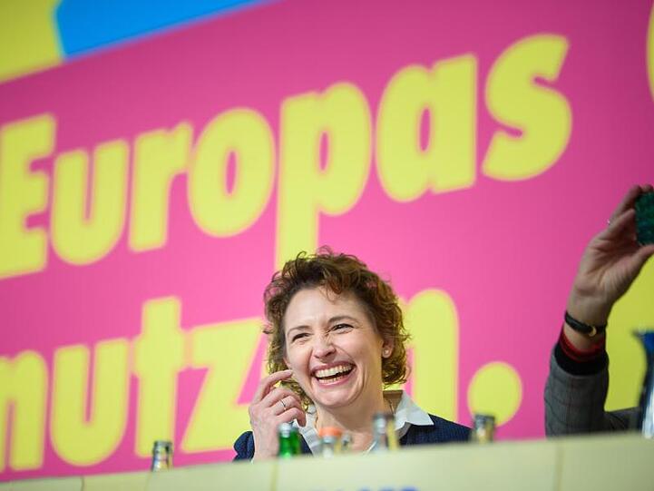 Für ihre Kandidatur gebe es sechs Gründe, sagte Beer, und zählte die Namen ihrer Kinder und der Kinder auf, die ihr Mann mit in die Ehe gebracht hatte.